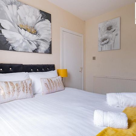 Sensational Stay Short Lets & Serviced Accommodation 2 Bedroom Apartment Aberdeen, Middlefield Place Экстерьер фото